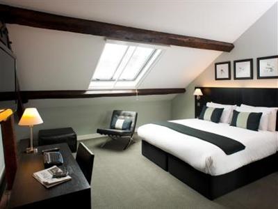 Base2stay Liverpool Room
