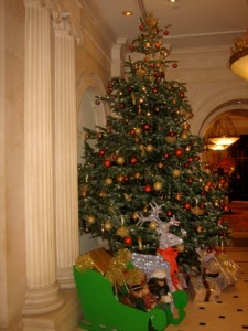 Gorgeous Christmas tree at The Lanesborough