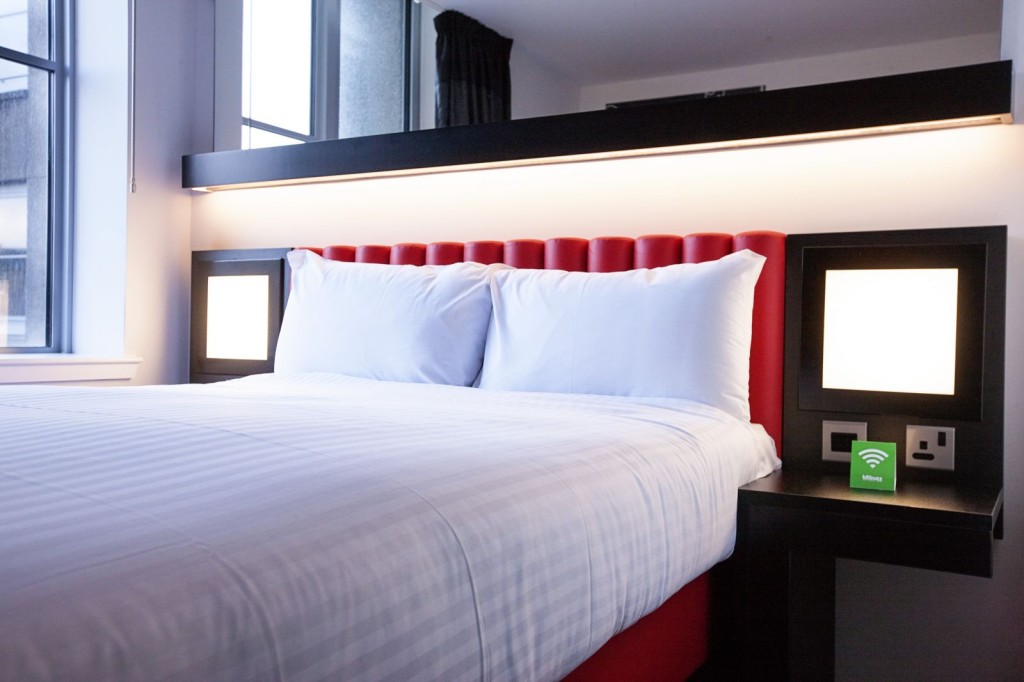 tune-hotel-haymarket-room